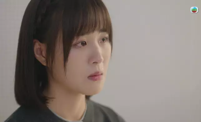 佢即刻又去咗搵阿女，雖然佢已經話唔信阿女係咁衰，但因為佢實在太習慣一再追問真相，令到阿女都係覺得佢唔相信自己而覺得好傷心。