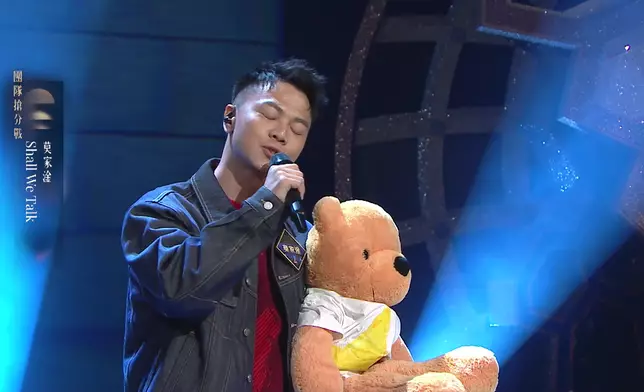 莫家淦深情演繹《Shall We Talk》。