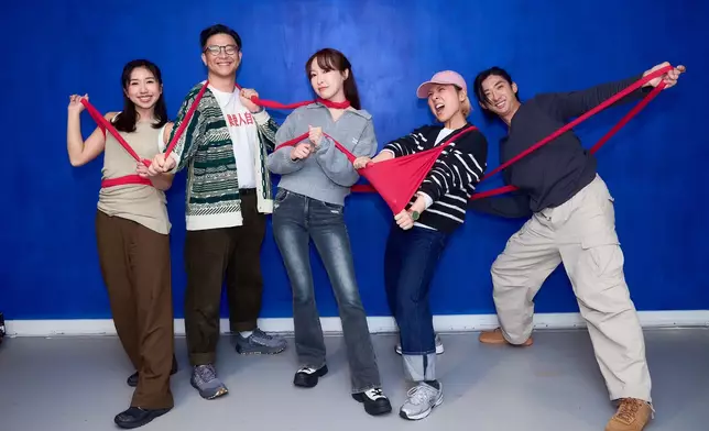 Mischa與導演及舞者合照