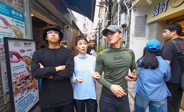 周嘉洛個超強胸肌。