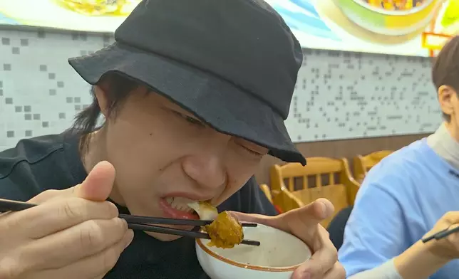 睇坤哥個樣，係咪估到答案呢？