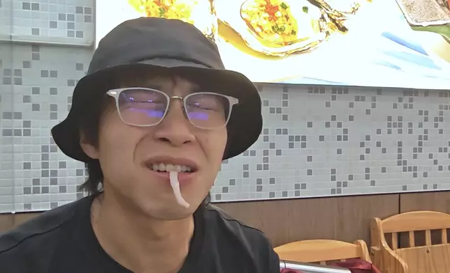 到真係食嘅時候，佢個樣仲好笑。