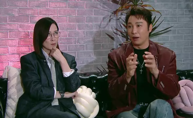 阿譚讚阿佘時，阿佘個表情好Cute。