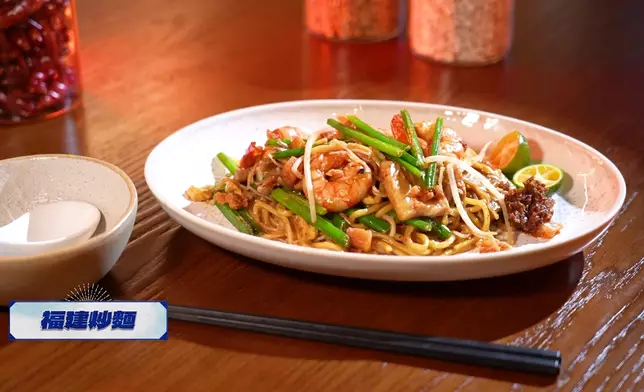 福建炒麵滴上酸柑汁令層次提升。