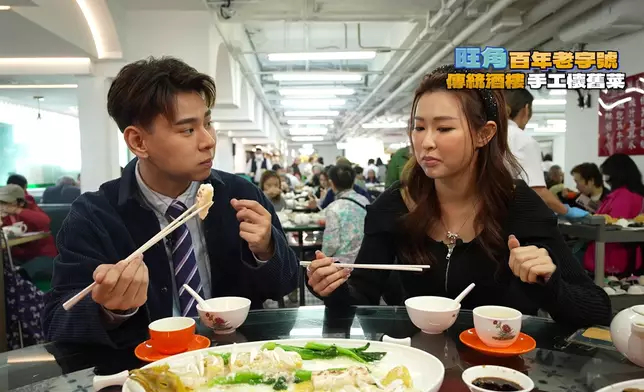 江南釀百花雞、家鄉煎釀鯪魚肉都是傳統手工粵菜。