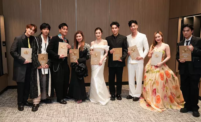 樂易玲與一眾藝人齊齊攞獎。