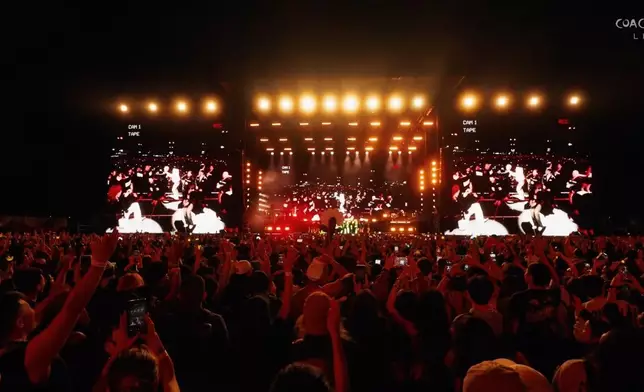 台下粉絲感動。網上圖片