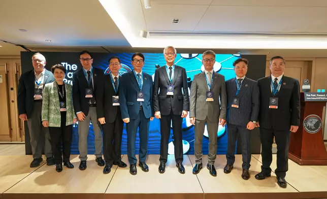 前警務處處長及一眾前警務處 首長級人員支持參與亞洲專業談判聯盟會議。