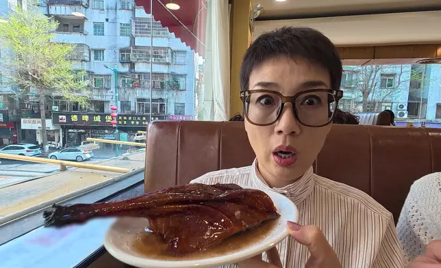 燒鵝髀大過美儀姐塊面。