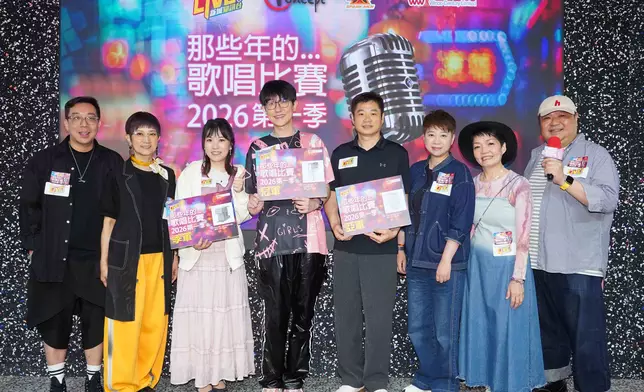 冠、亞、季軍與評判團及主持合照。