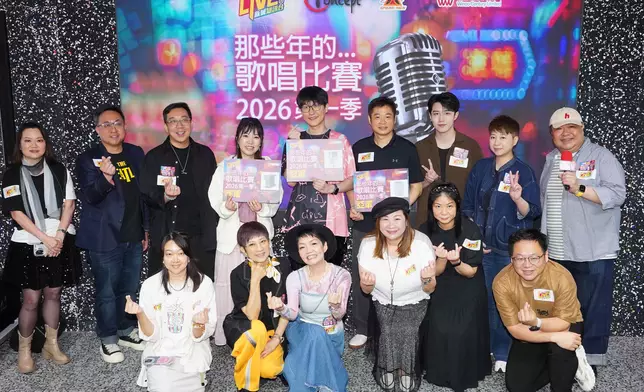 所有參賽者與評判團及主持大合照。