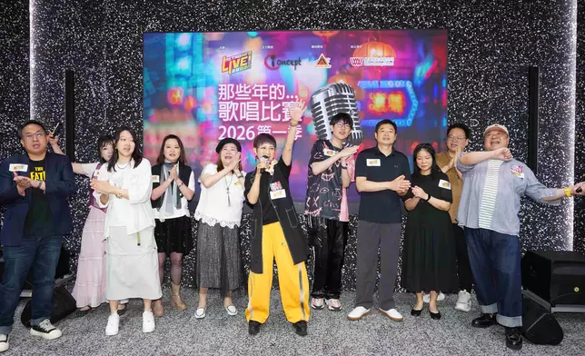 唐韋琪邀請所有參賽者合唱經典兒歌《夢中天使》。