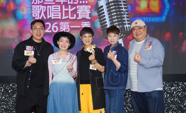 評判團與主持合照（左起）馬永齡、程凱欣、唐韋琪、朱靜宜、主持麥卓華