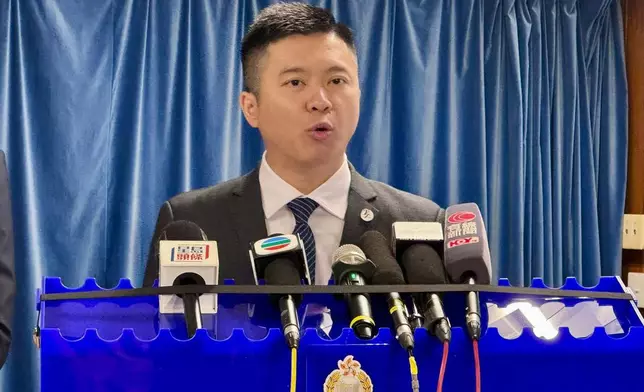 油尖警區刑事總督察陳熾華向傳媒簡介案情。警方圖片