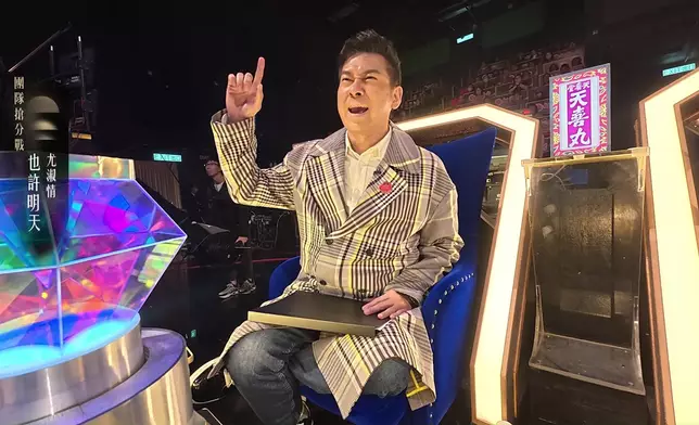 尤淑情飆高音，張佳添肉緊到手指向天。