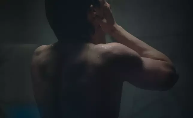 邊佑錫以出浴戲份登場震撼全網。Disney+提供圖片