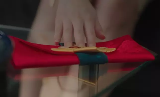 第二集IU向王子邊佑錫求婚成功。Disney+提供圖片