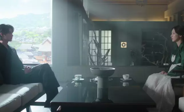 大妃孔升妍則一直視邊佑錫為威脅。Disney+提供圖片