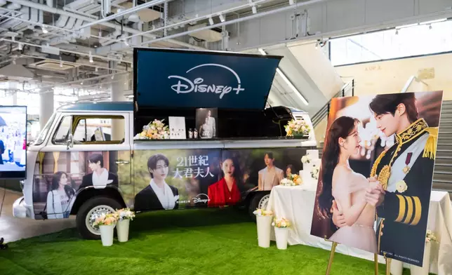 《21世紀大君夫人》世紀大婚應援咖啡車登陸中環街市。Disney+提供圖片