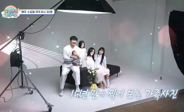 KCM15年來首次與妻子及三名子女拍攝全家福與婚紗照。影片截圖