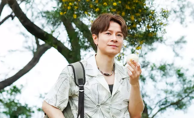 陳健安日前他為新版本《梨子（陪我遠征）》拍攝MV。