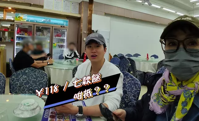 三位主持係有認真幫大家測試團購餐同散嗌新鮮海鮮嘅分別。