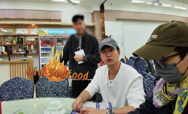 當然佢少不免要搞吓招牌爛Gag。