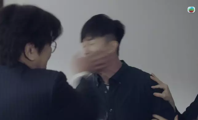 就是這一巴掌，兩父子從此決裂。