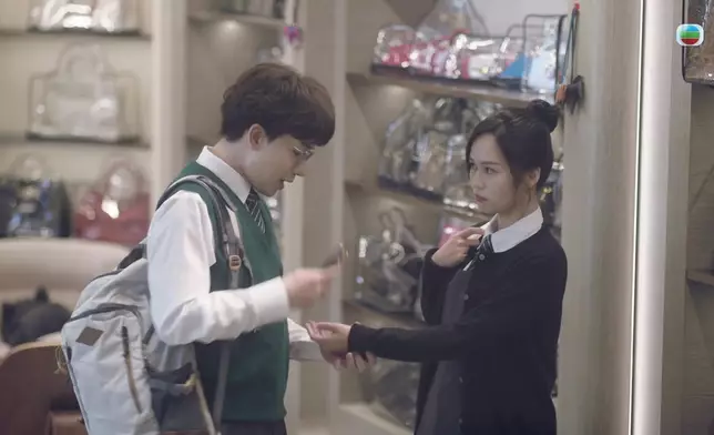 邵展鵬滿口歪理氹梁超怡做不道德交易。