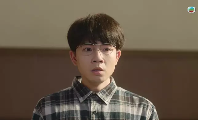 邵展鵬被判刑前趾高氣揚，但得知罪名成立後就「騰晒雞」。