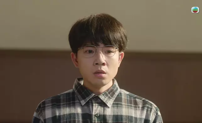 邵展鵬被判刑前趾高氣揚，但得知罪名成立後就「騰晒雞」。