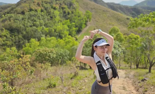 雖然近年減少幕前工作，但身材仲keep得好好