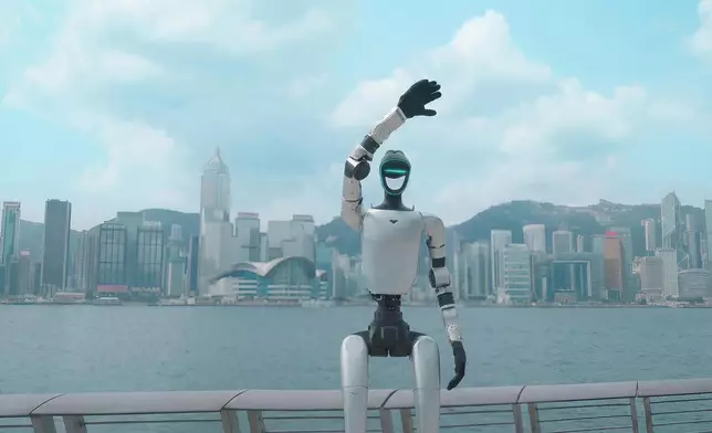 同款機械人現身尖沙咀星光大道。旅發局圖片