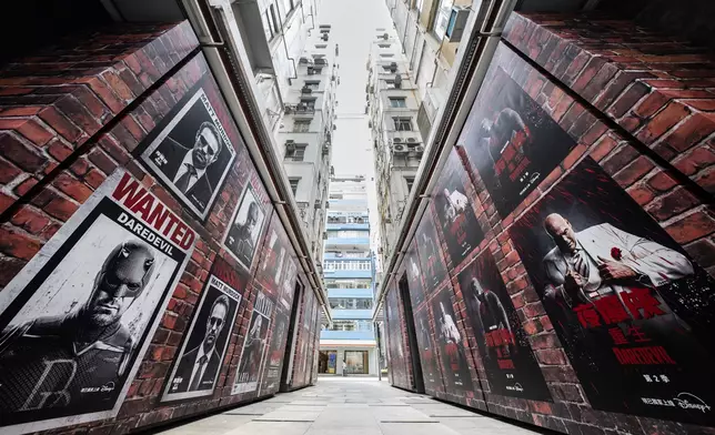 巨型通緝海報牆