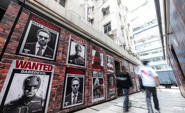 巨型通緝海報牆