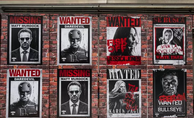 巨型通緝海報牆