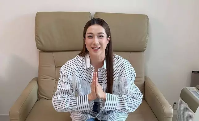 鍾嘉欣送上祝福。