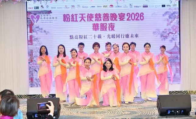 「粉紅姊妹」傾力演出的中國舞蹈及華裳大賽。