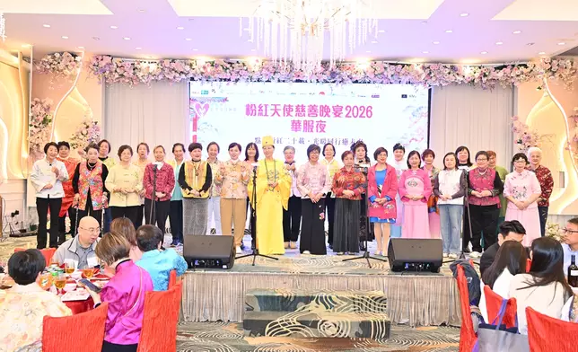 「粉紅姊妹」傾力演出的中國舞蹈及華裳大賽。