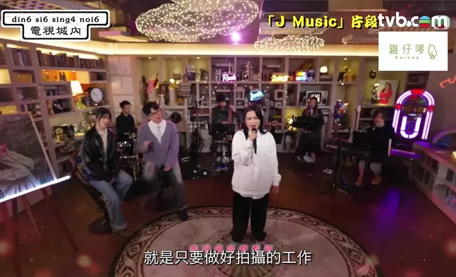 樊亦敏能演能唱，歌喉不俗。