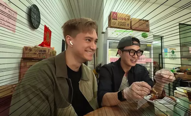 老闆娘一個怒睥，嚇到朱仔返埋位傻笑。