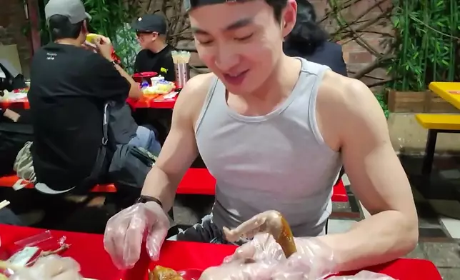 本身嘉洛仔嘅Jumbo青筋麒麟臂已經搶晒Fo。