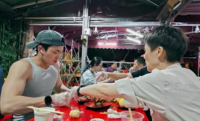 本身嘉洛仔嘅Jumbo青筋麒麟臂已經搶晒Fo。