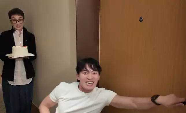 今晚嘅片尾勁瘋狂爆笑，一定要睇到最後呀。