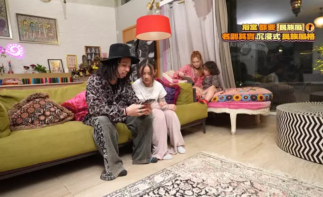 Gucci、Barbie夫婦跟兩名囡囡在大廳有各自活動空間。