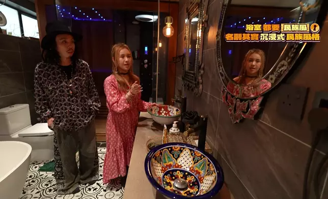 紅藍兩色的洗手盤為墨西哥的手繪陶瓷。