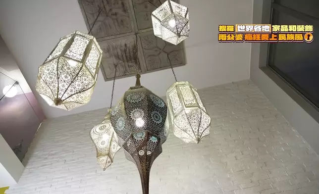 印度手繪畫及雕花燈。