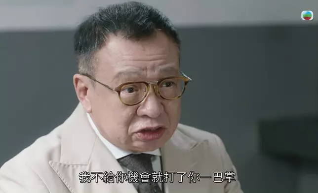 因為佢本身係硬繃繃、不擅辭令嘅人，所以佢嘅開場白都有啲硬繃繃，同時亦都表達咗洪官要開始呢段說話需要好大勇氣。