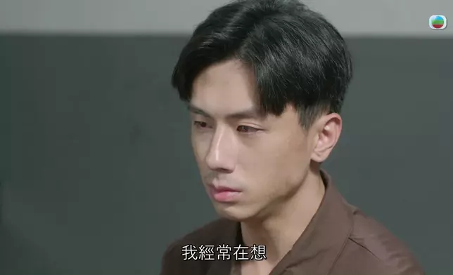 之後又開始自責，眼神亦多咗重哀傷。