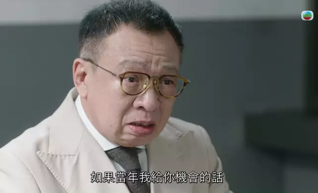 之後又開始自責，眼神亦多咗重哀傷。